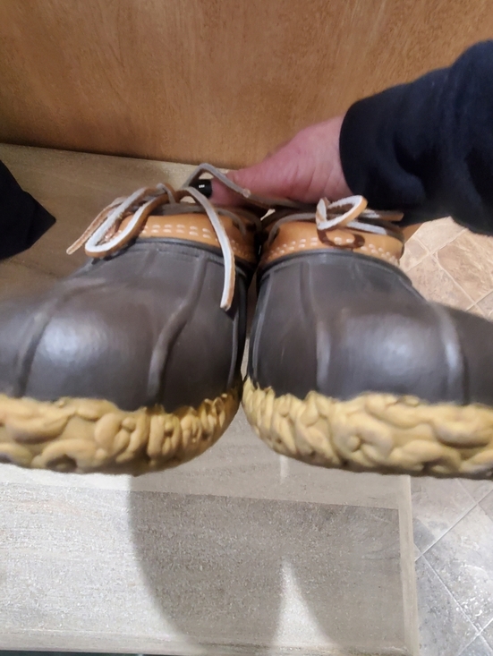 LL BEAN DUCK BOOTS MOC BOOTS MENS 10M. WATERPROOF. RUBBER